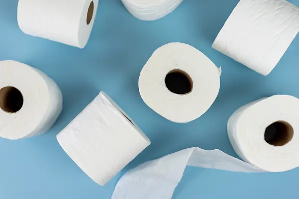 Incoraggiare i Membri della Famiglia a Sostituire il Rotolo di Carta Igienica e Riempire il Sapone per le Mani